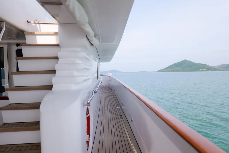 Berzinc Yacht Photos Pics BERZINC - Long Range Family Voyager