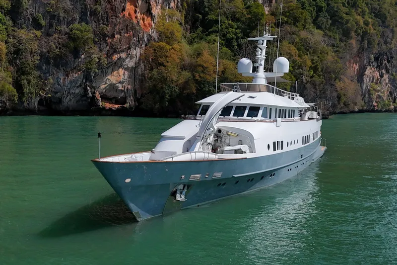 Berzinc Yacht Photos Pics BERZINC - Long Range Family Voyager