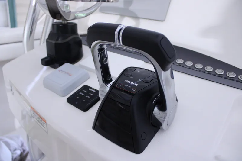  Yacht Photos Pics Yamaha throttle control on 2017 Jupiter 30 HFS boat dashboard.