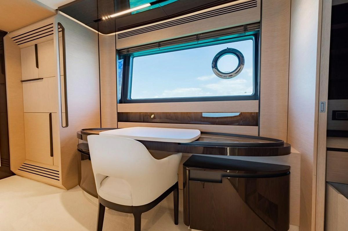 2022 Azimut 94 