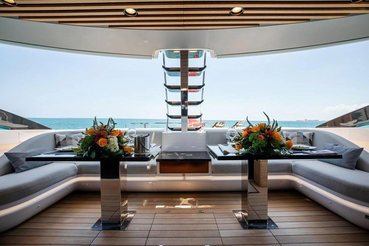 2022 Azimut 94 