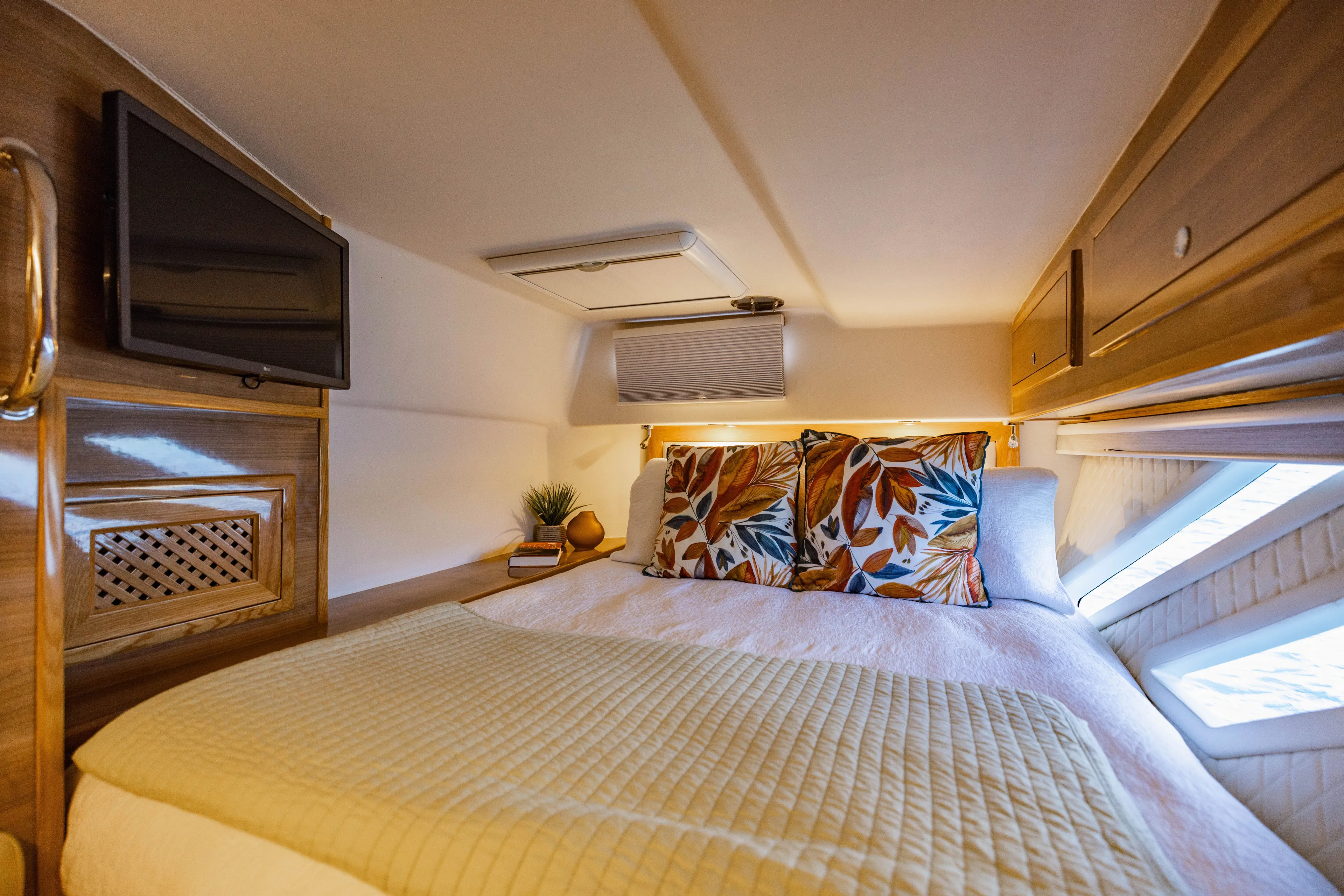 Gilli Girl Yacht Photos Pics 