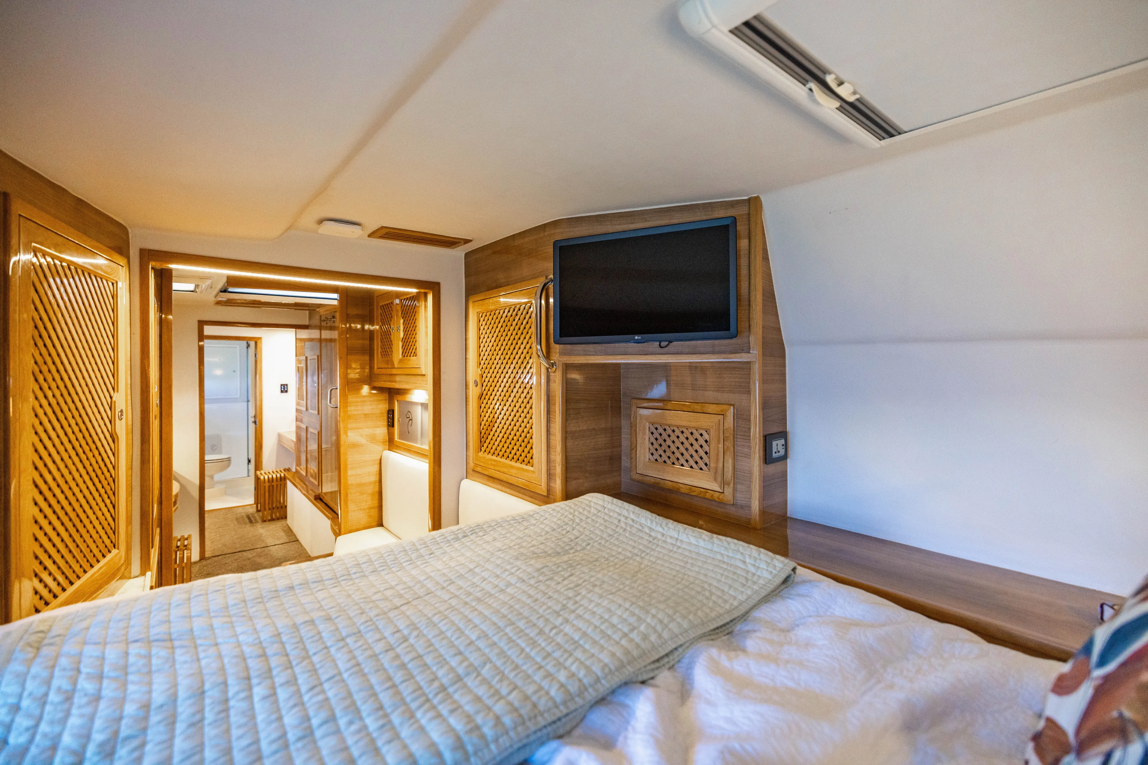 Gilli Girl Yacht Photos Pics 