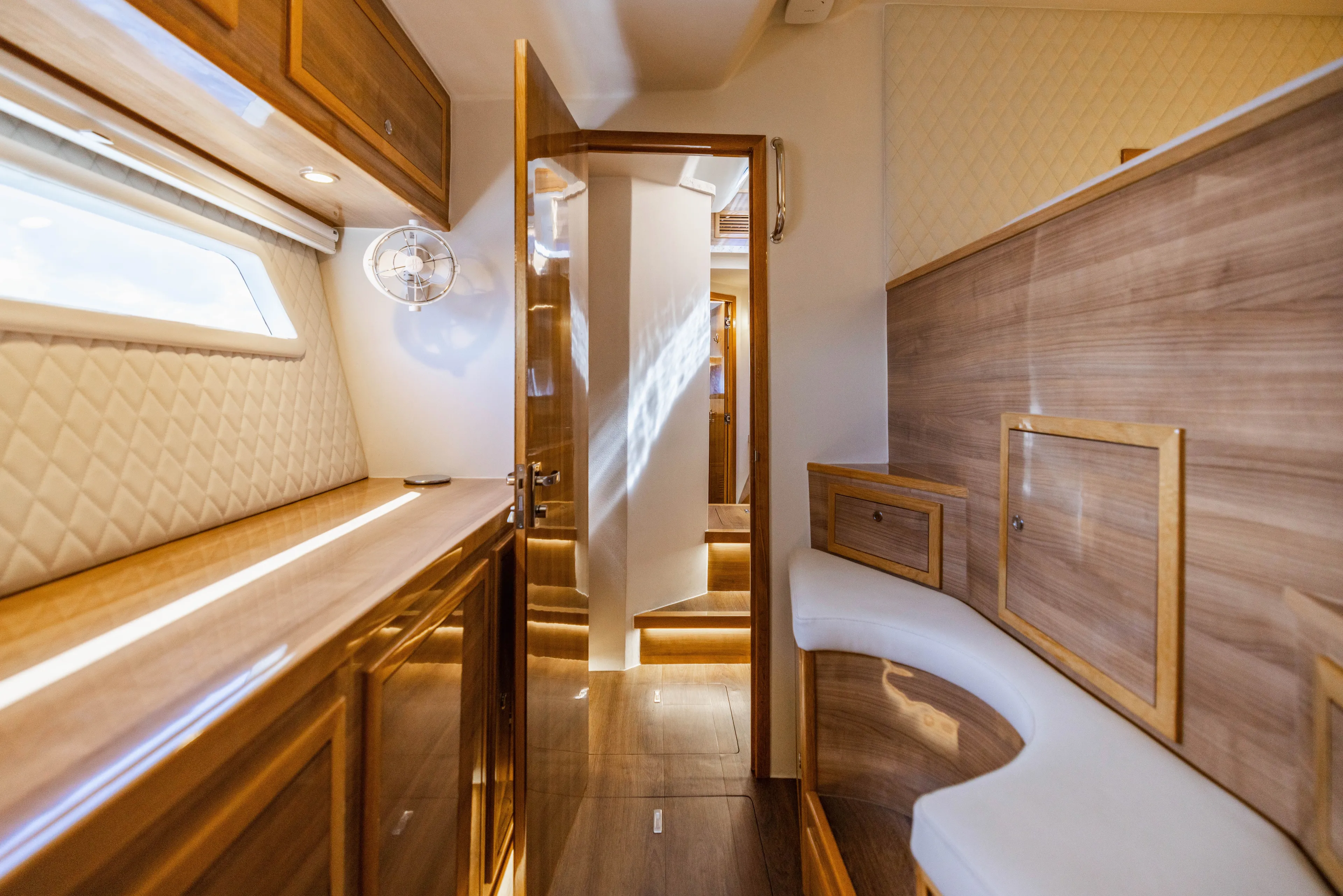 Gilli Girl Yacht Photos Pics 