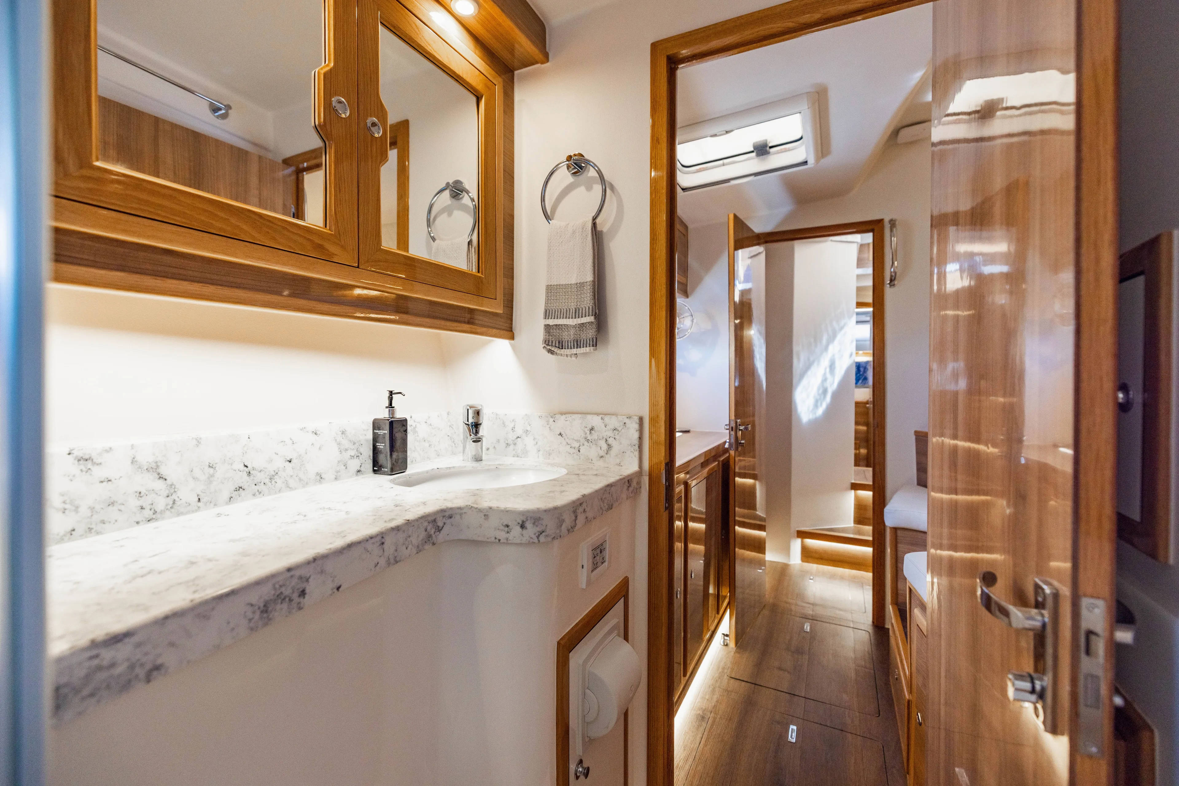 Gilli Girl Yacht Photos Pics 