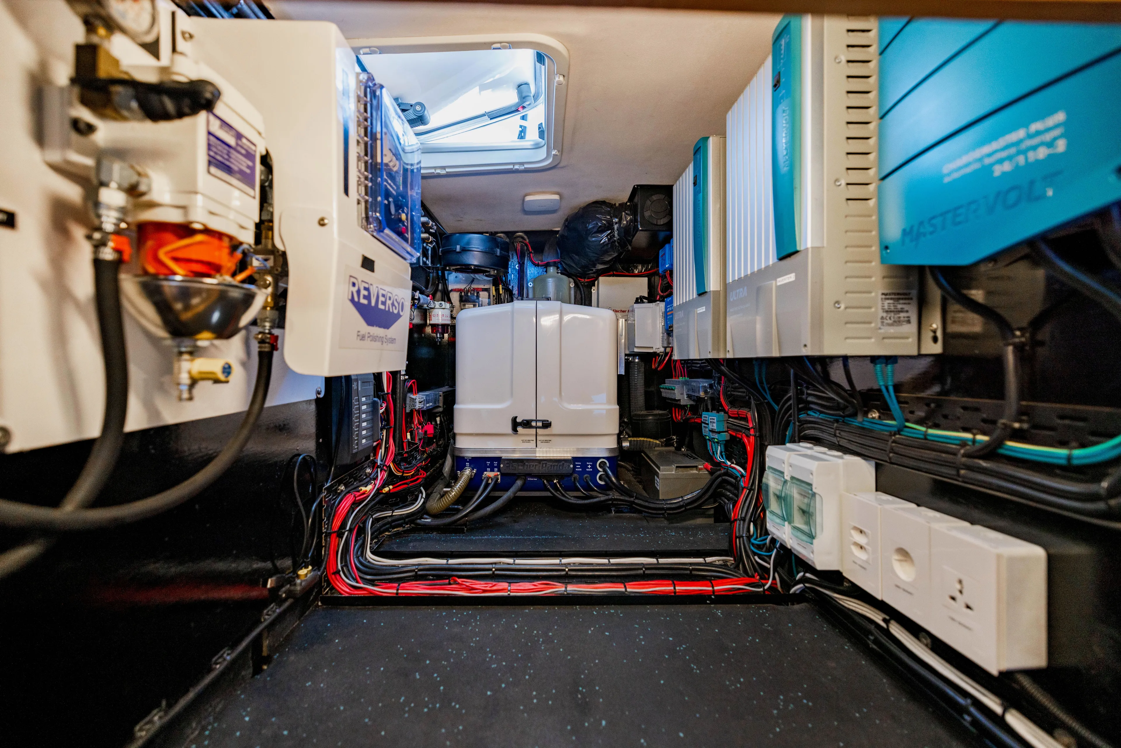 Gilli Girl Yacht Photos Pics 