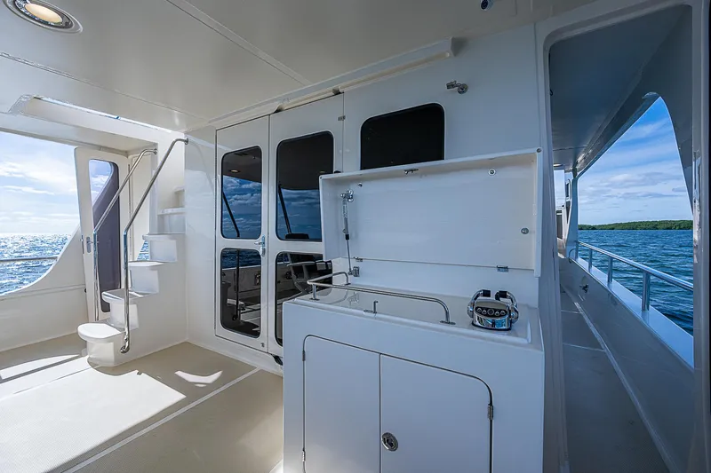 Insanity Yacht Photos Pics 