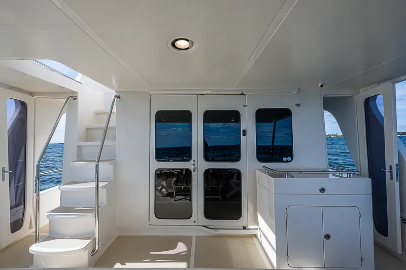 Insanity Yacht Photos Pics 