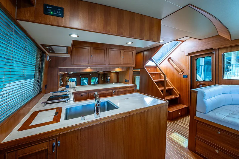 Insanity Yacht Photos Pics 