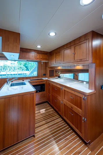 Insanity Yacht Photos Pics 