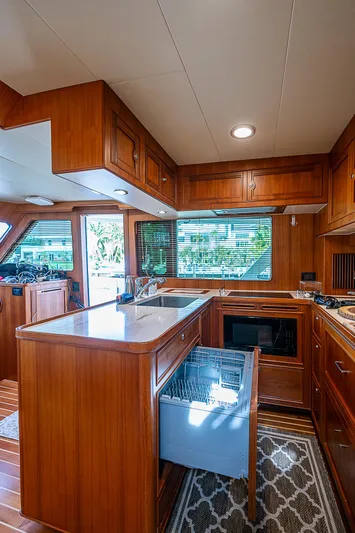 Insanity Yacht Photos Pics 