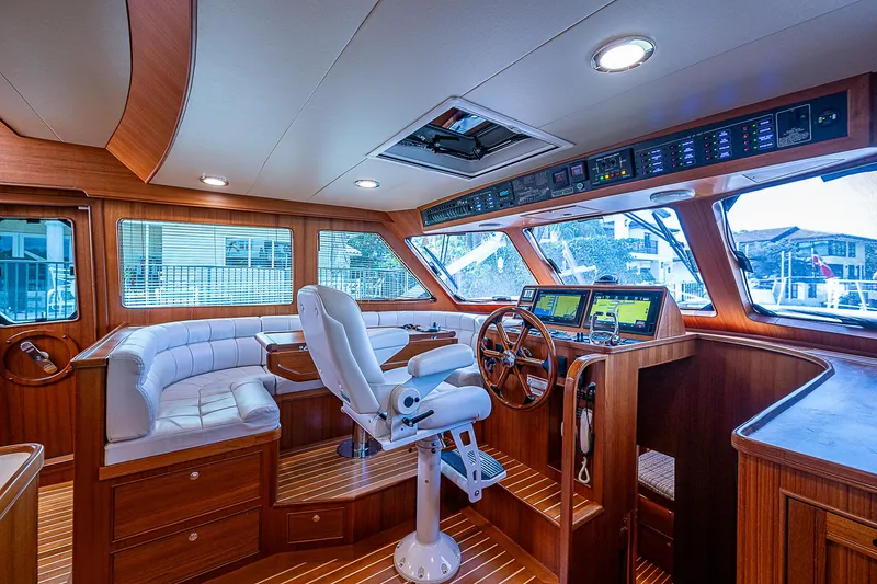 Insanity Yacht Photos Pics 