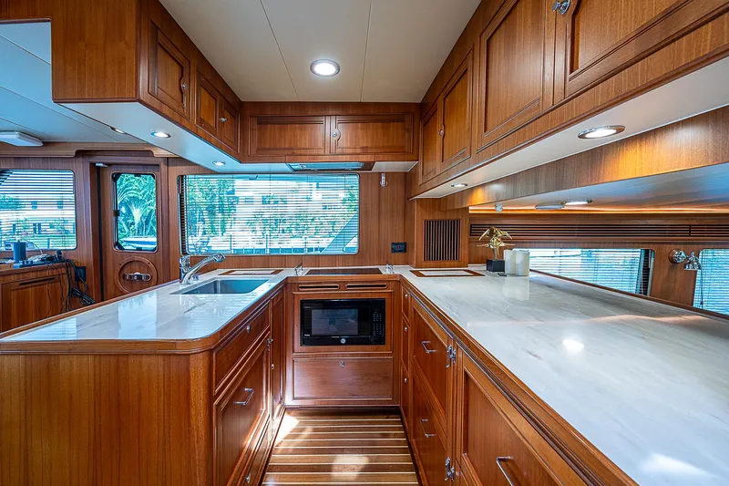 Insanity Yacht Photos Pics 