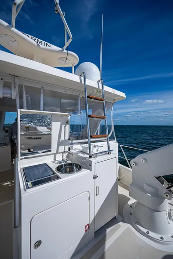 Insanity Yacht Photos Pics 