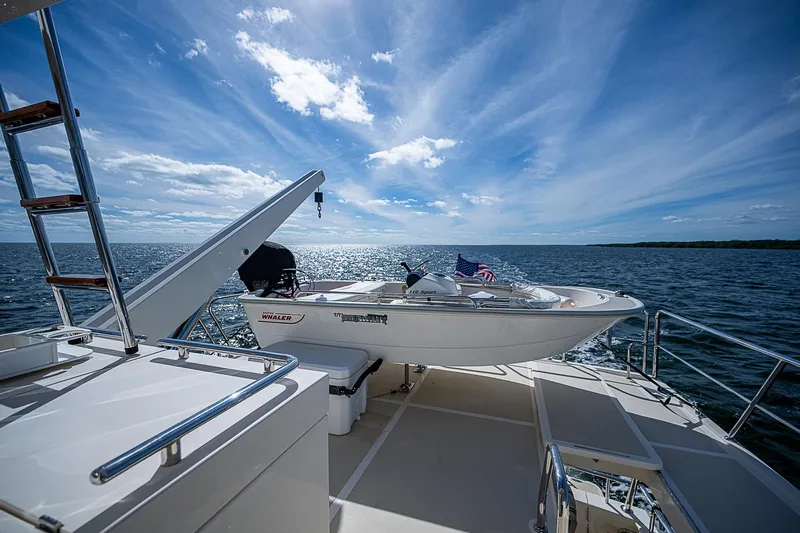 Insanity Yacht Photos Pics 