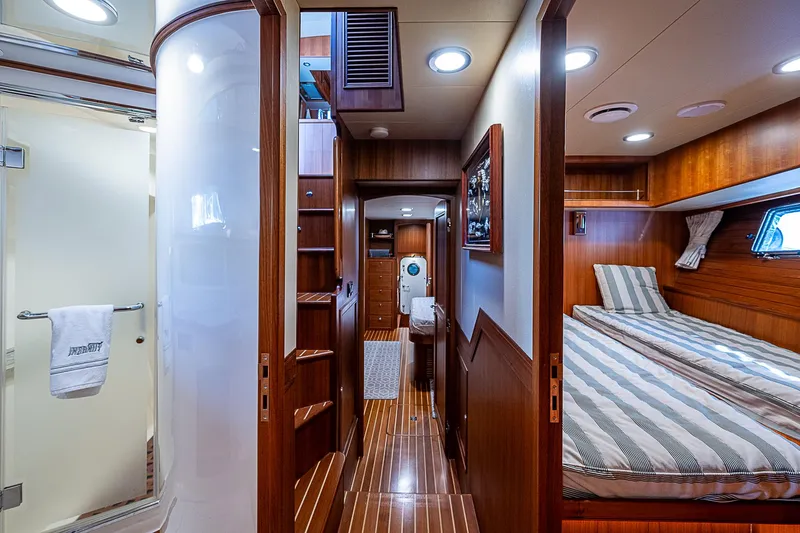 Insanity Yacht Photos Pics 