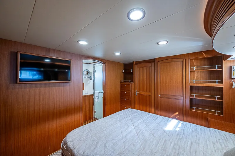 Insanity Yacht Photos Pics 