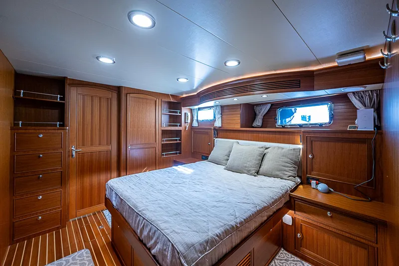 Insanity Yacht Photos Pics 