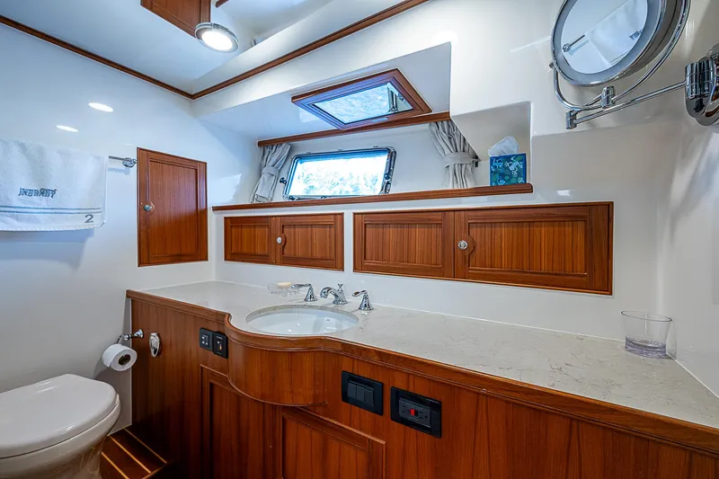 Insanity Yacht Photos Pics 