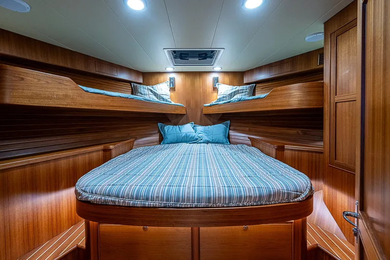 Insanity Yacht Photos Pics 