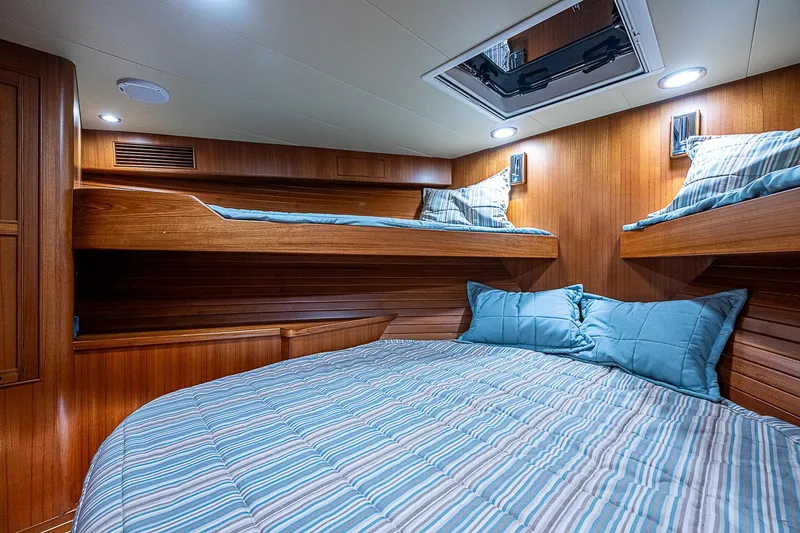 Insanity Yacht Photos Pics 