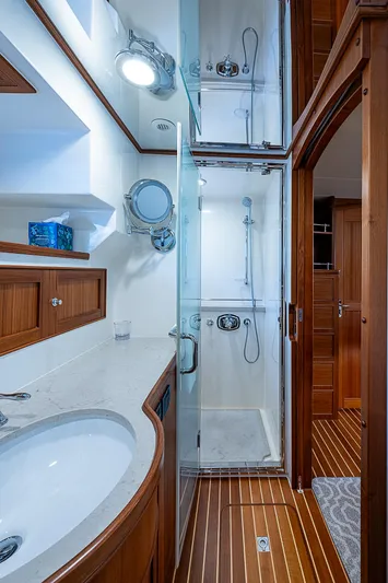 Insanity Yacht Photos Pics 