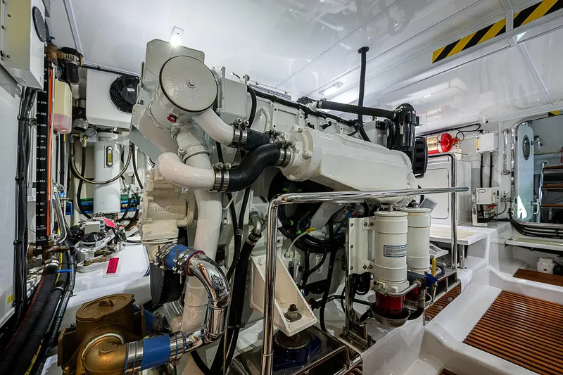 Insanity Yacht Photos Pics 