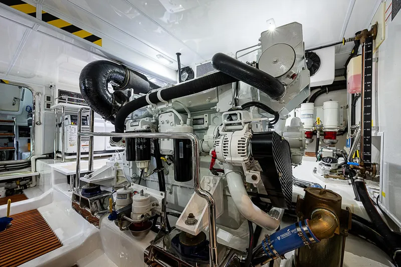 Insanity Yacht Photos Pics 