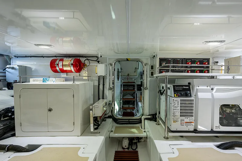 Insanity Yacht Photos Pics 