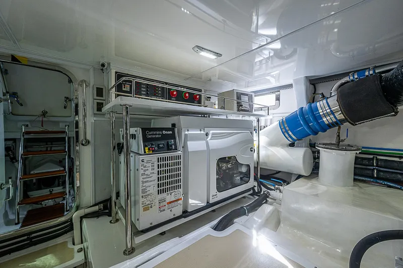 Insanity Yacht Photos Pics 