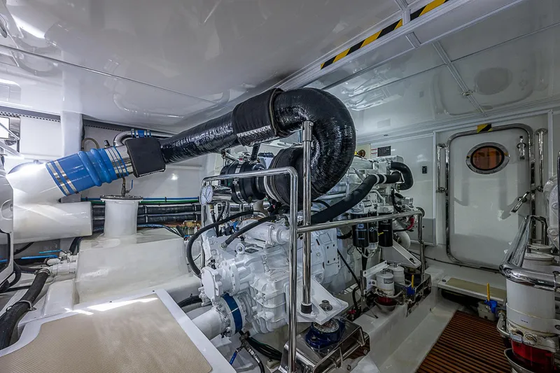 Insanity Yacht Photos Pics 