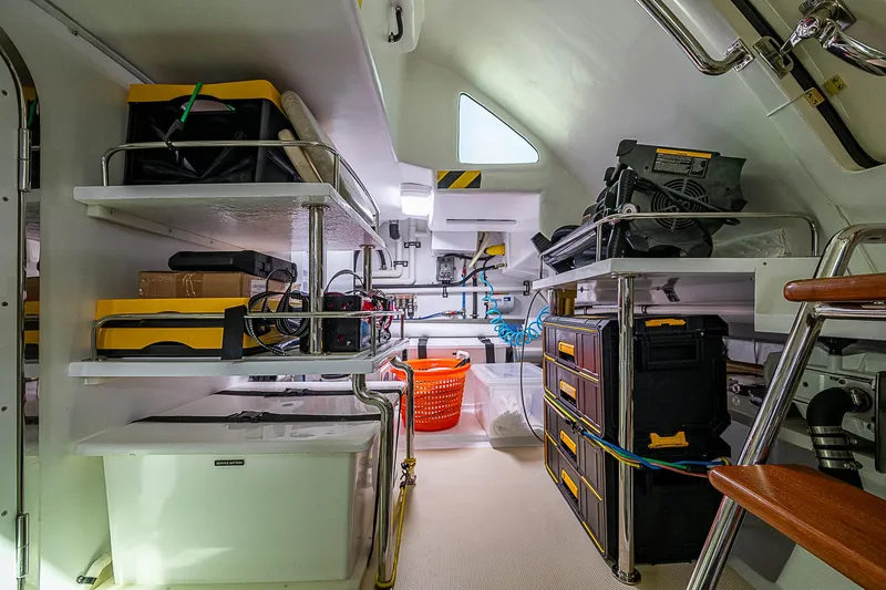 Insanity Yacht Photos Pics 