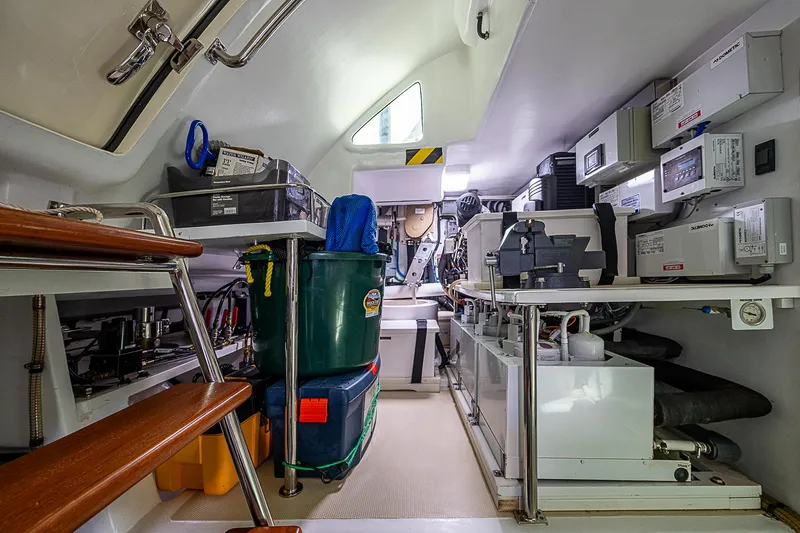 Insanity Yacht Photos Pics 