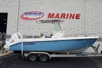 2019 Everglades 235 Center Console