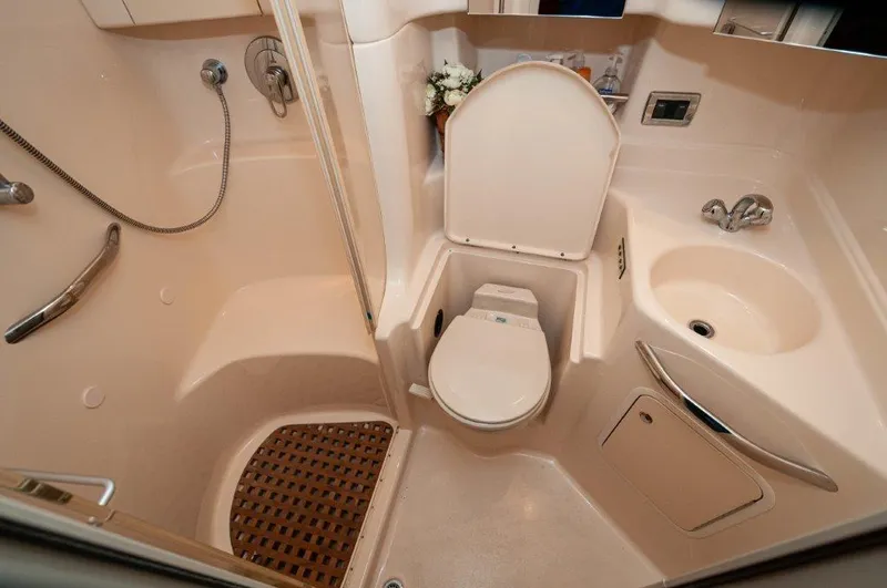 Had 2 Have It Yacht Photos Pics 2003 Sea Ray 380 Sundancer- Head