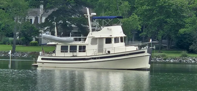 Strummin' Along Yacht Photos Pics 