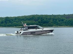 2012 Sealine C48