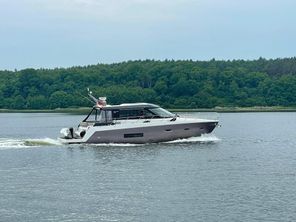 2012 Sealine C48