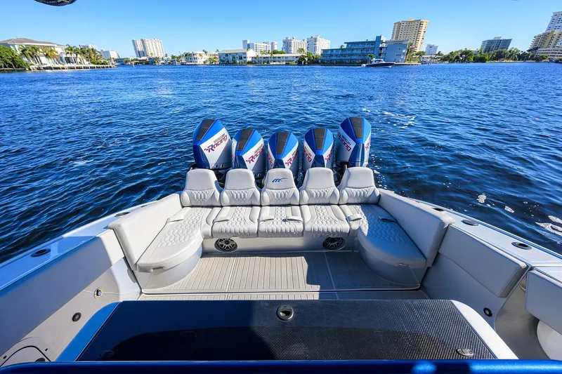 Palladium Yacht Photos Pics Midnight Express 43 PALLADIUM - Cockpit & Engines