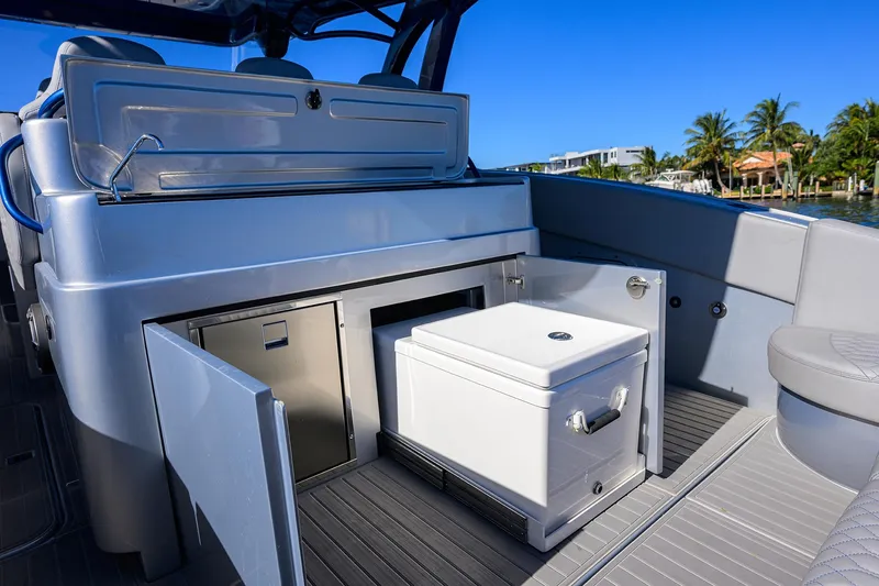 Palladium Yacht Photos Pics Midnight Express 43 PALLADIUM - Cockpit