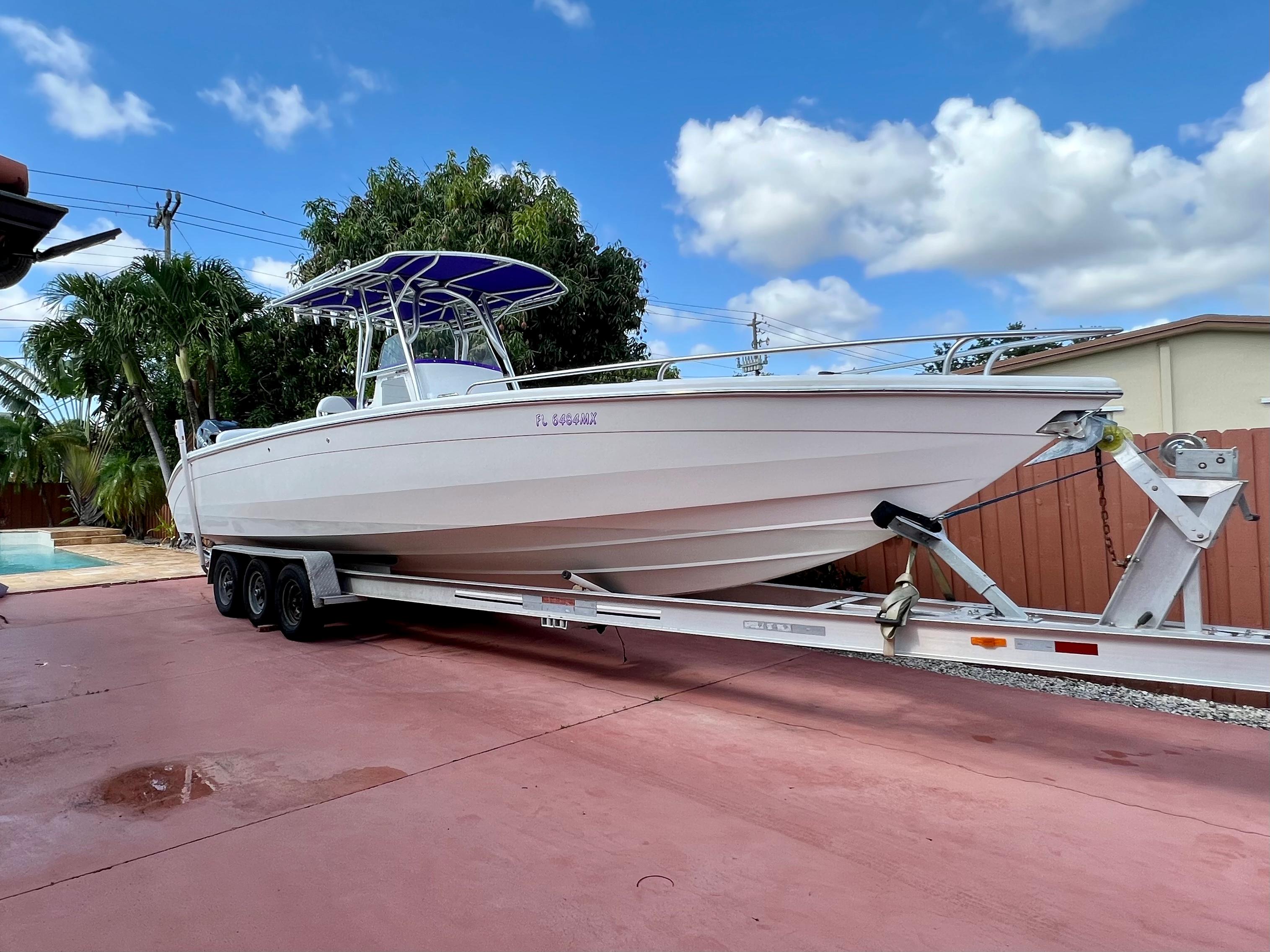 2005 Cuddy Cabin SOLID POWERBOATS 32 CUDDY Centre Console for sale
