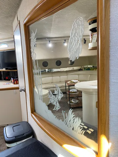  Yacht Photos Pics Interior of 1993 Sea Ray 500 Sundancer yacht with etched glass partition.