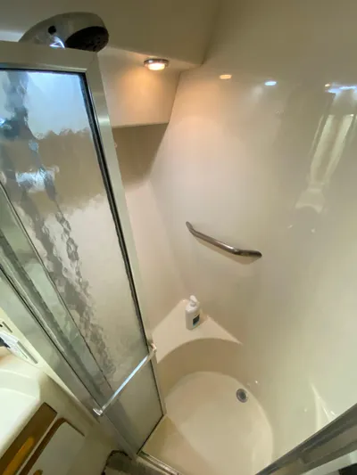  Yacht Photos Pics Shower area in 1993 Sea Ray 500 Sundancer yacht with glass door and handrail.