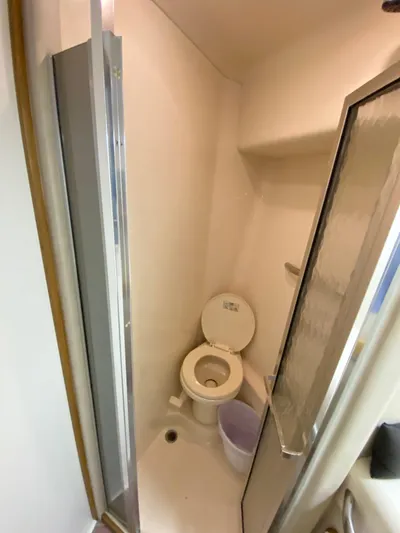  Yacht Photos Pics Compact bathroom in 1993 Sea Ray 500 Sundancer yacht with toilet and shower.