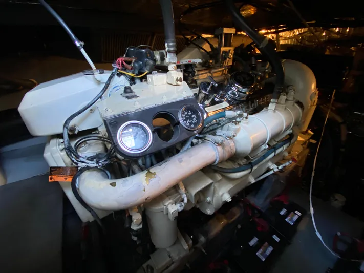  Yacht Photos Pics Engine room of a 1993 Sea Ray 500 Sundancer yacht.