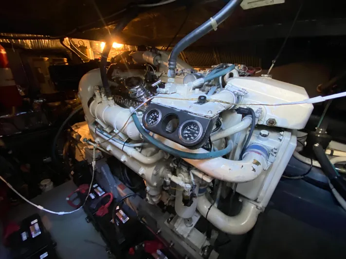  Yacht Photos Pics Engine room of a 1993 Sea Ray 500 Sundancer yacht.