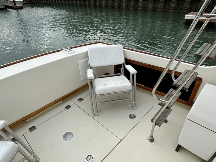 Gullywhumper Yacht Photos Pics 2001 Ellis 36 Flybridge boat deck with seating and water view.