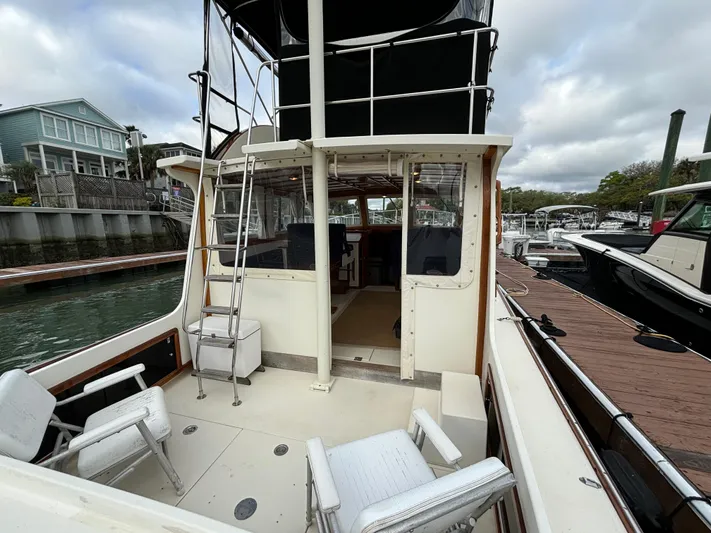 Gullywhumper Yacht Photos Pics 2001 Ellis 36 Flybridge boat docked, featuring outdoor seating and ladder access.