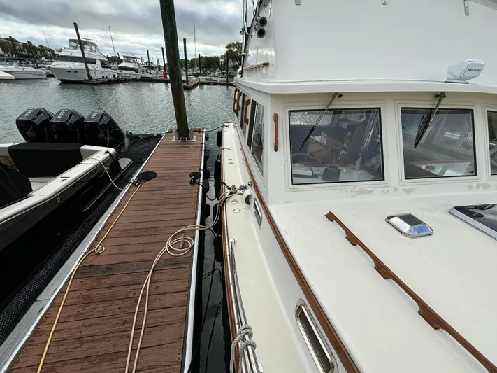Gullywhumper Yacht Photos Pics Ellis 36 Flybridge 2001 docked at marina with wooden pier and other boats.