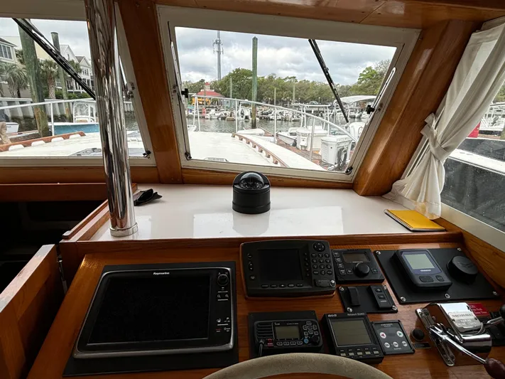 Gullywhumper Yacht Photos Pics Helm of 2001 Ellis 36 Flybridge with navigation equipment and marina view.
